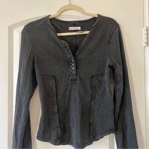 WE THE FREE Gray Fitted Buttoned Long Sleeve Tee